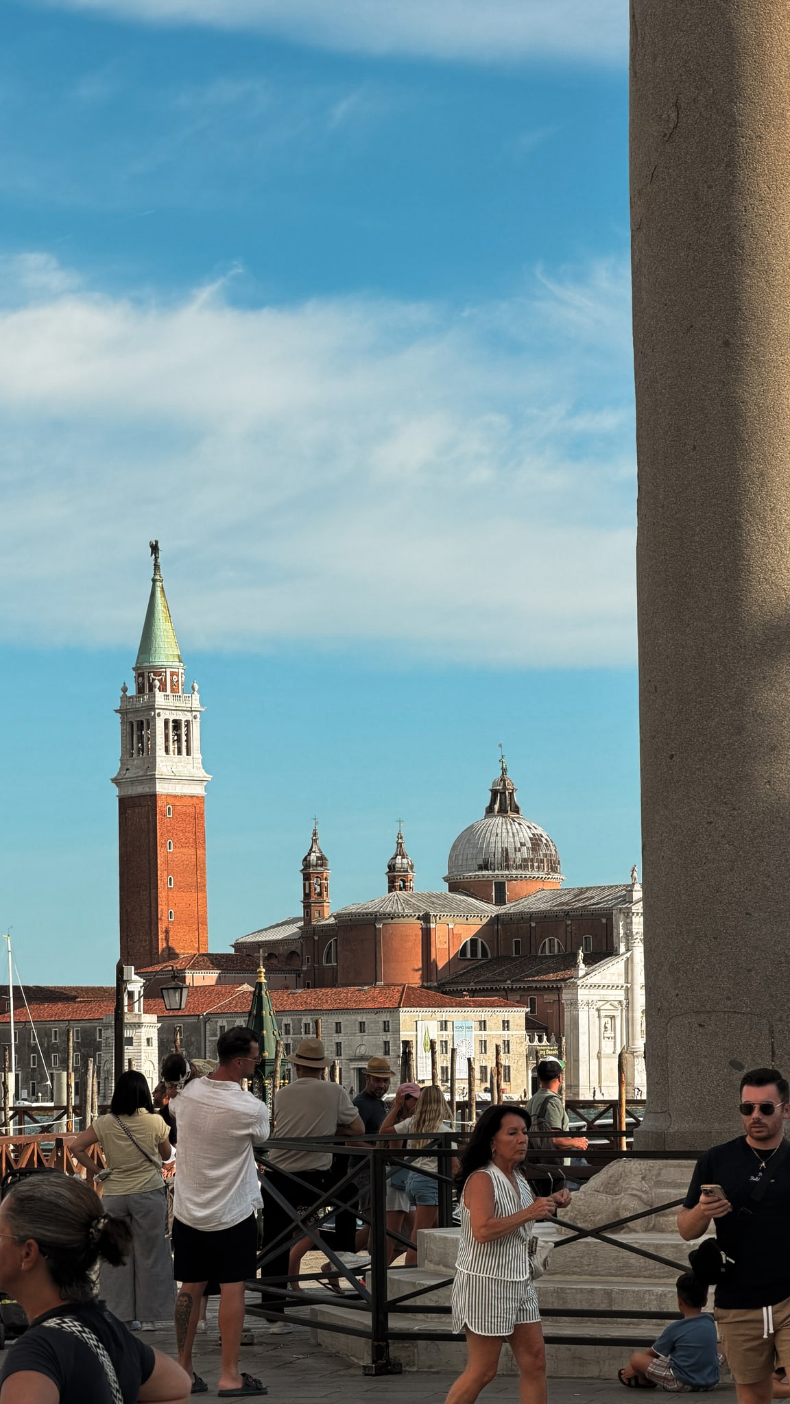 San Giorgio Maggiore al otro lado del agua.