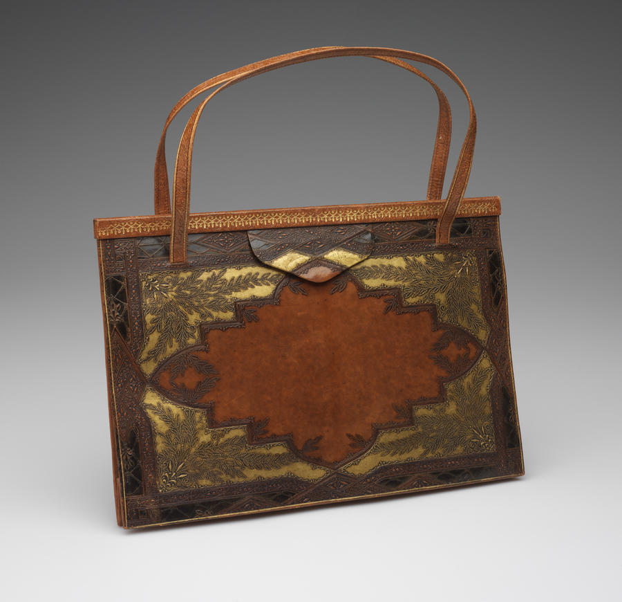Vorderseite einer geprägten und vergoldeten Prada-Ledertasche, gefertigt zwischen 1935 und 1945
