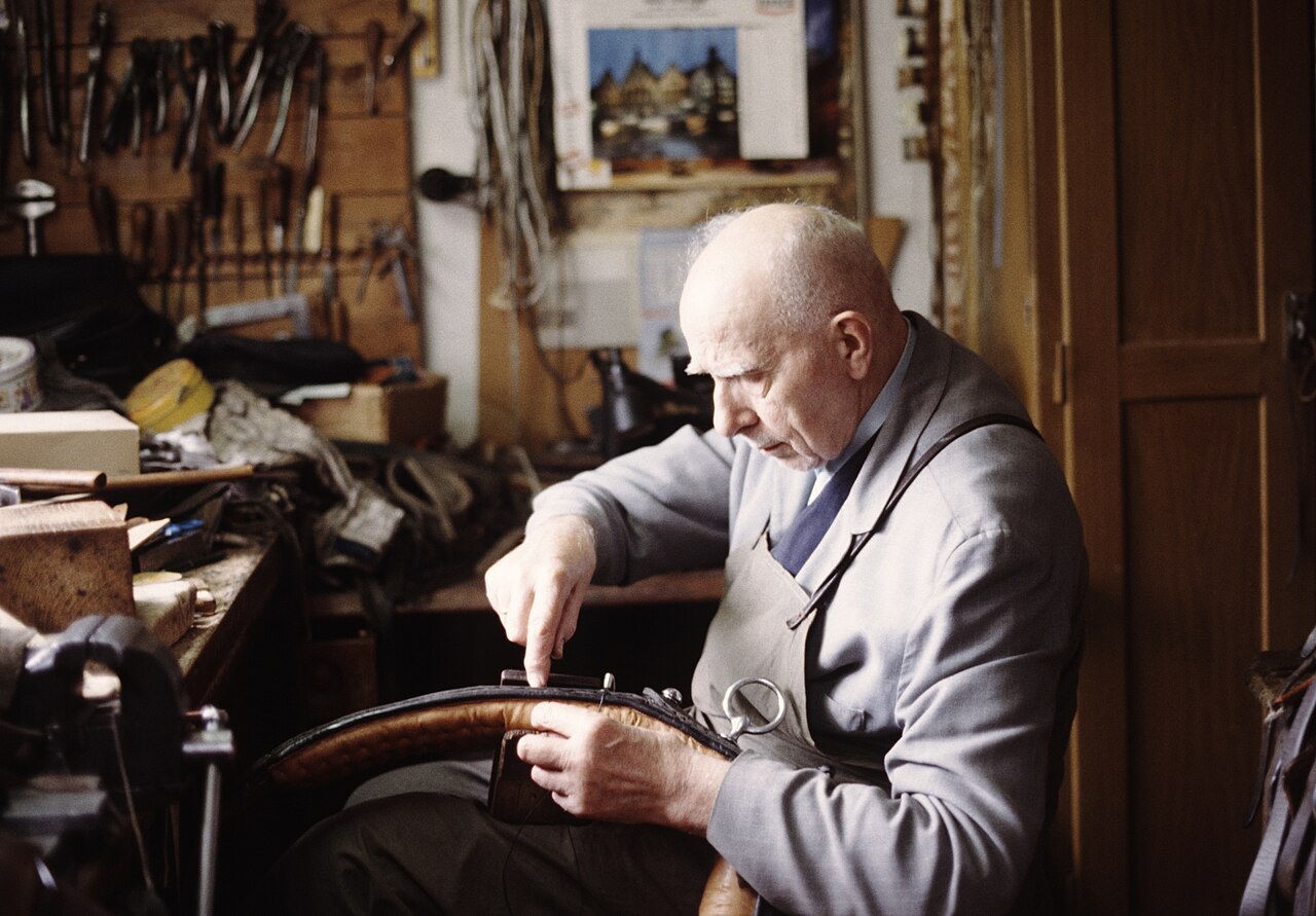 Handwerker bei der Arbeit mit seinen Händen
