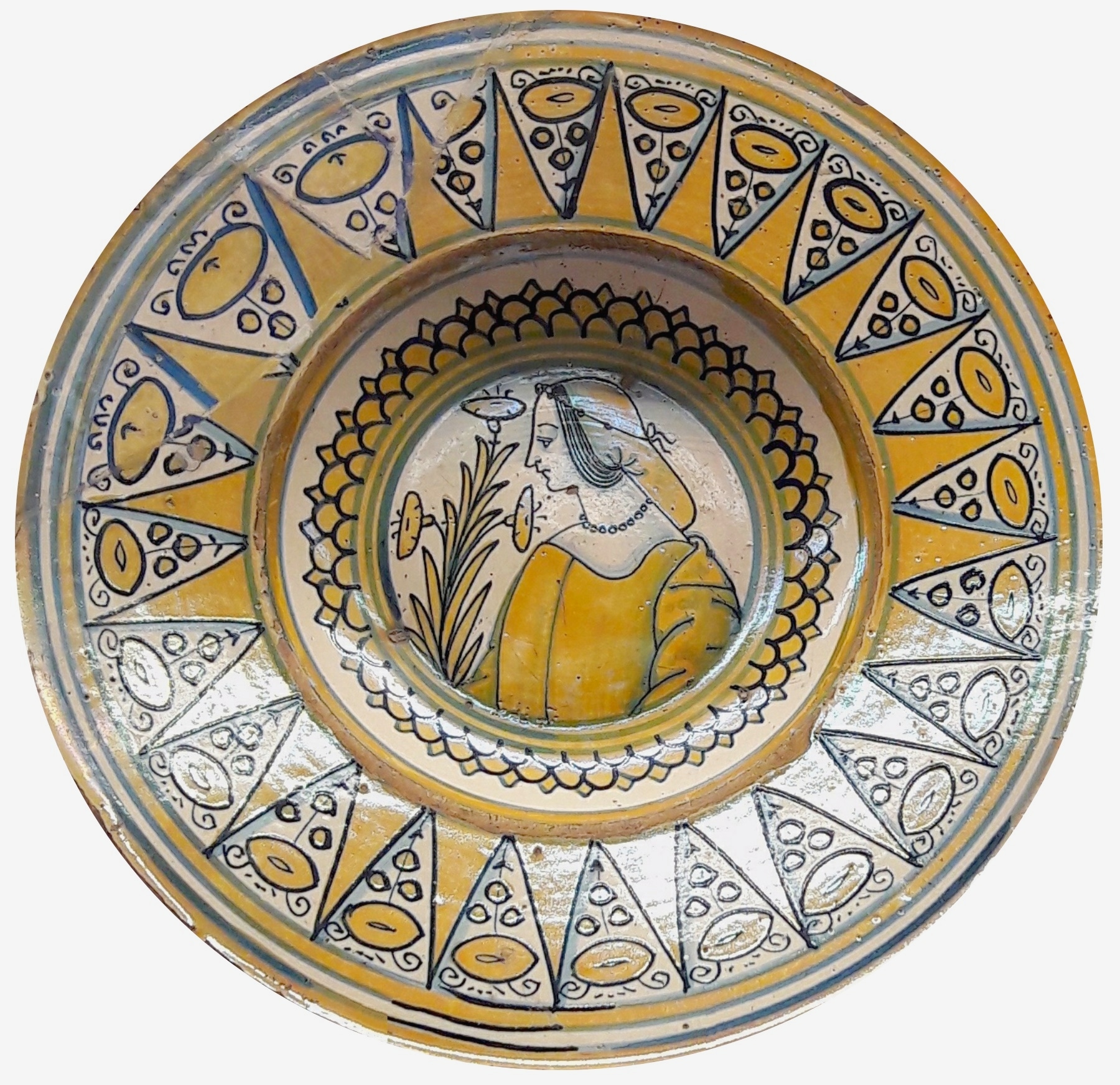 Historischer Majolikateller mit Frauenporträt aus Deruta