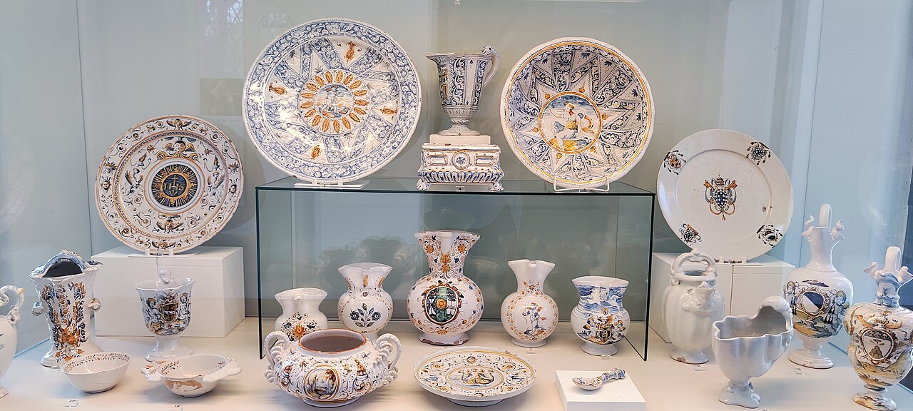 Historische Bianchi di Faenza im Internationalen Keramikmuseum